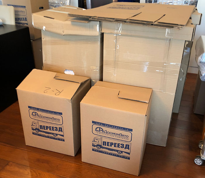 Где можно найти коробку. Коробки ящики для переезда. Большая коробка. Большие картонные коробки для переезда. Кухня в коробках упакованная.
